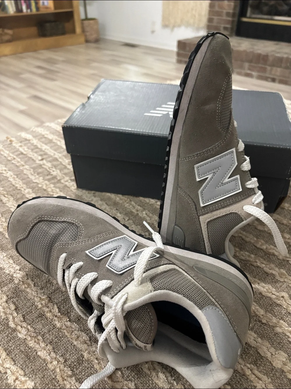 New Balance 574 Gray and White Lace-Up Sneakers Women’s size 8.5/9